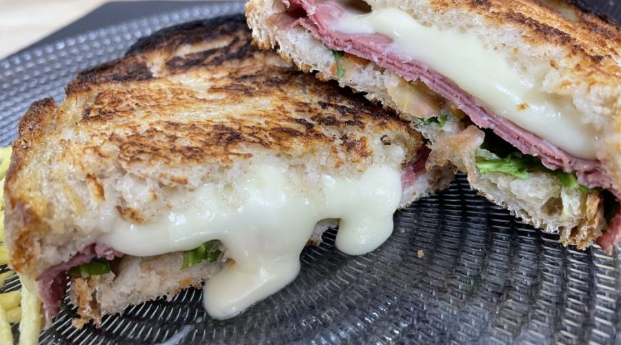 Sandwich de Pastrami y queso Arzúa Ulloa